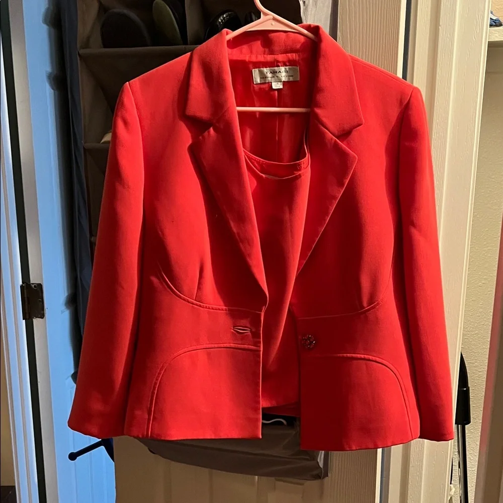 Tahari Vibrant Red Women's Blazer and matching top - Picture 1 of 4